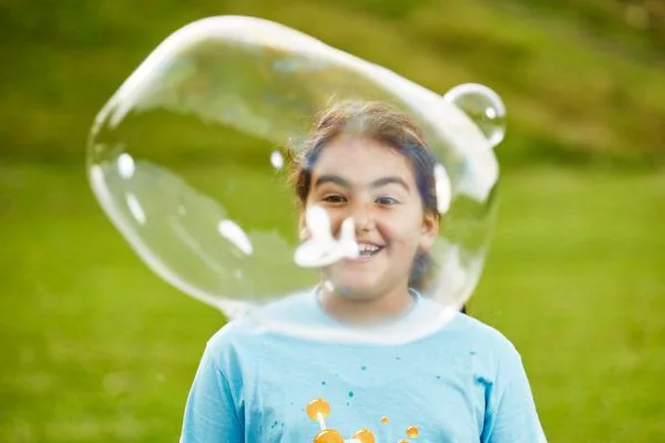 Gör såpbubblor-experiment-for-barn